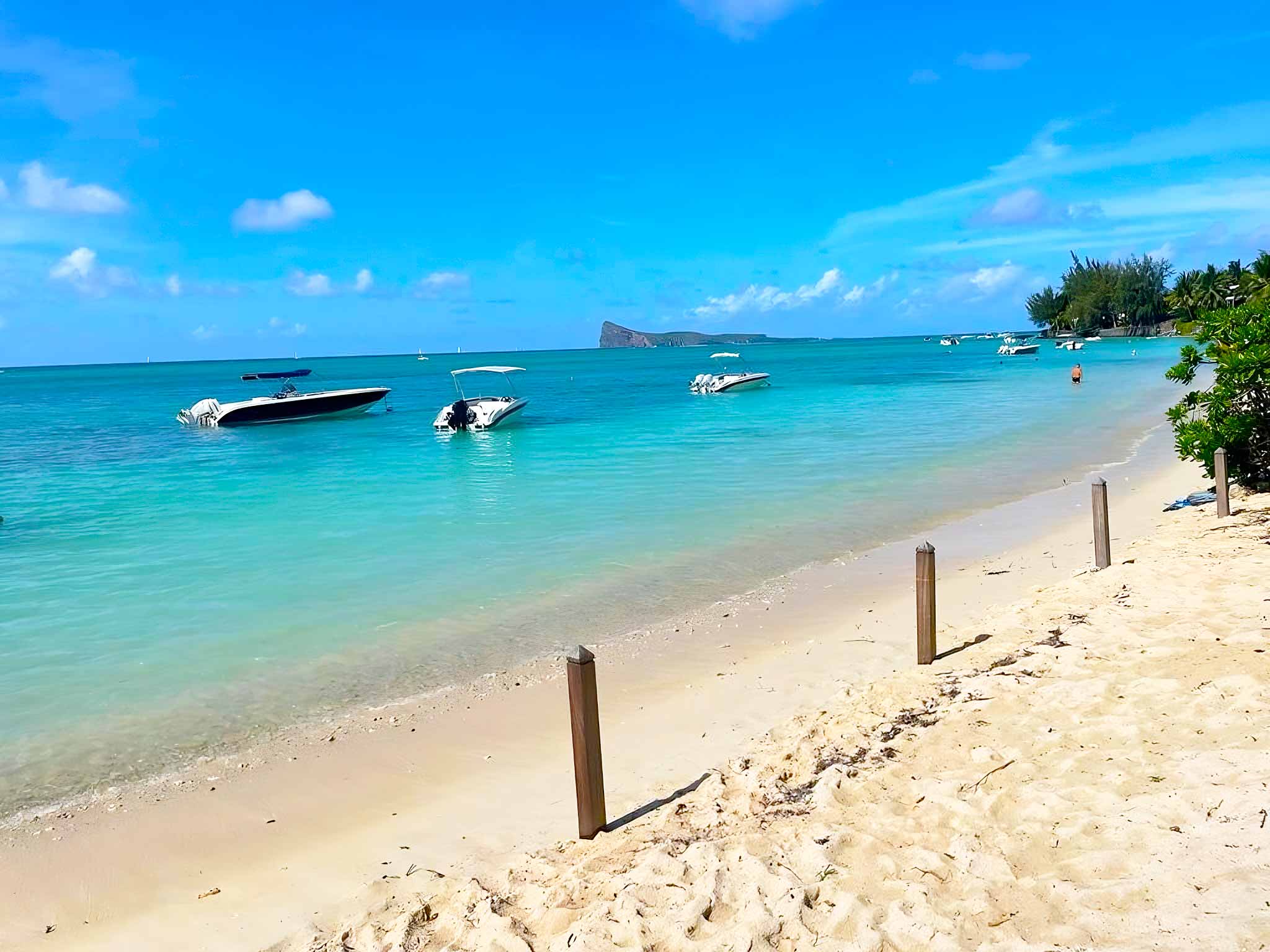 Découvrez une plage paradisiaque avec des activités nautiques excitantes pour vos vacances - Pereybere Living - Maurice
